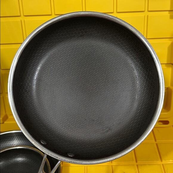 HEXCLAD 3 Piece Nonstick Stainless Steel Frying Pan Set 8,10 12” $400 - Picture 4 of 7